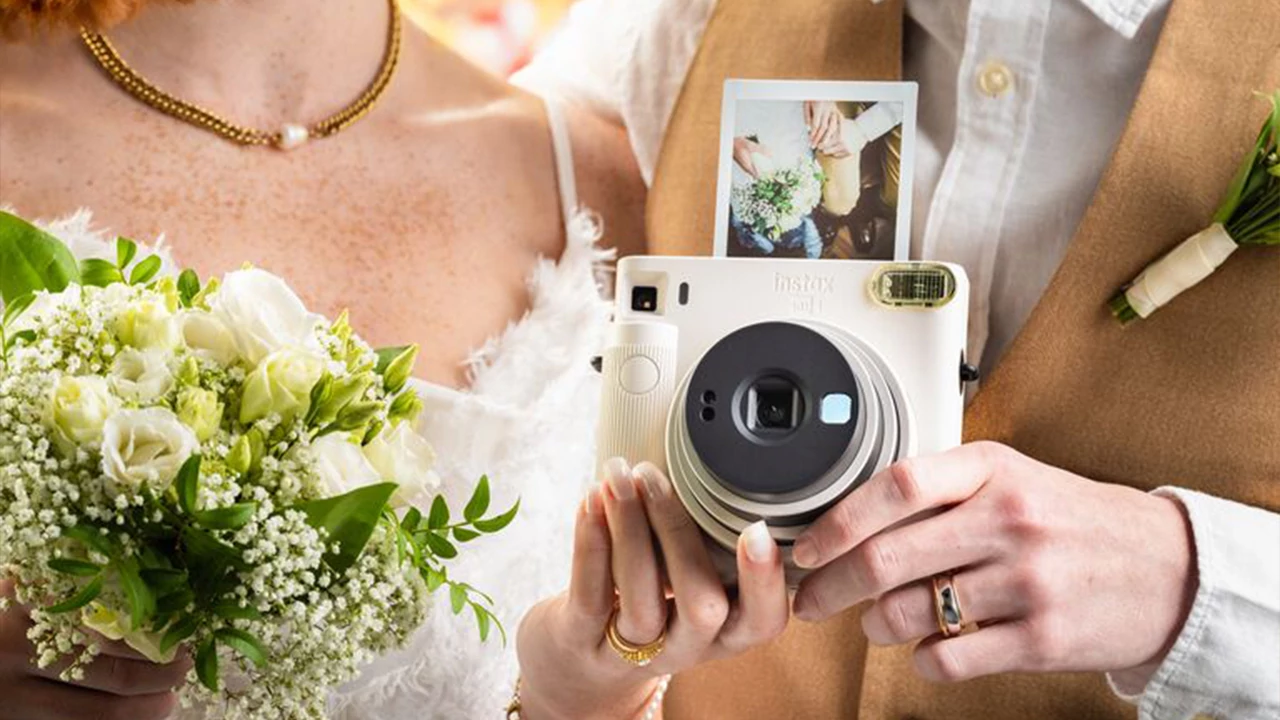 Miért érdemes Instax fényképezőgépet és Instax fotósarkot választani az esküvődre?